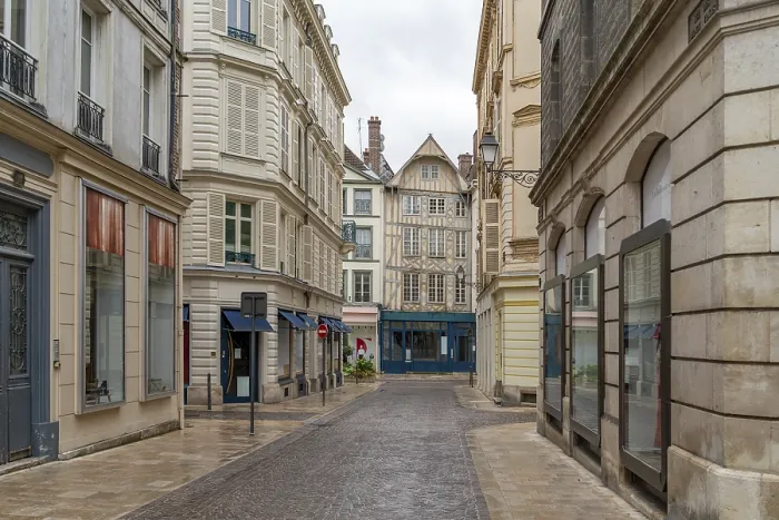 Stampa con cornice : Impressione di Troyes. Stampa con cornice : Impressione di Troyes.
