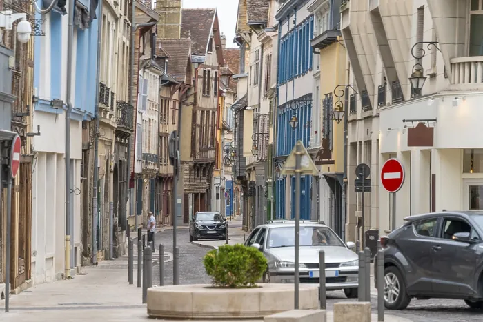 Stampa con cornice : Impressione di Troyes. Stampa con cornice : Impressione di Troyes.
