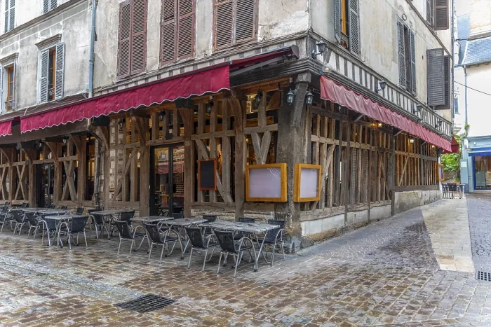 Stampa con cornice : Impressione di Troyes. Stampa con cornice : Impressione di Troyes.