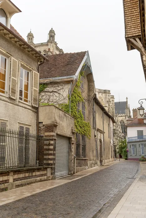 Stampa con cornice : Impressione di Troyes. Stampa con cornice : Impressione di Troyes.