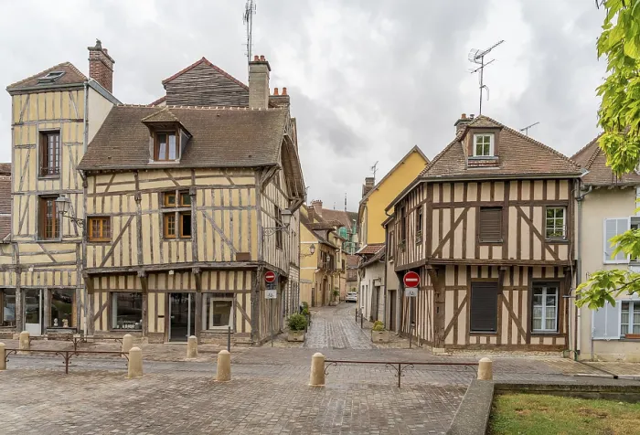 Stampa con cornice : Impressione di Troyes. Stampa con cornice : Impressione di Troyes.