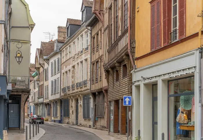 Stampa con cornice : Impressione di Troyes. Stampa con cornice : Impressione di Troyes.