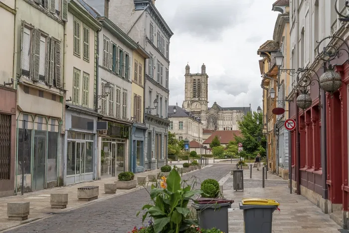 Stampa con cornice : Impressione di Troyes. Stampa con cornice : Impressione di Troyes.