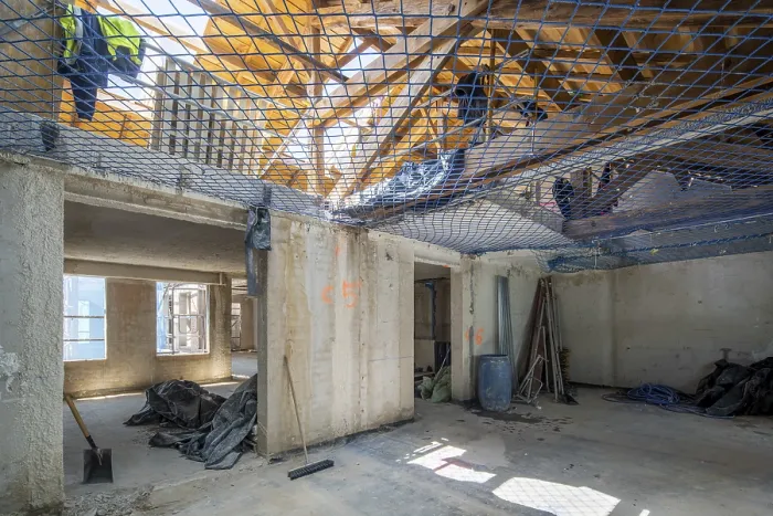 Stampa con cornice : Visuale interna di un edificio in costruzione. Stampa con cornice : Visuale interna di un edificio in costruzione.