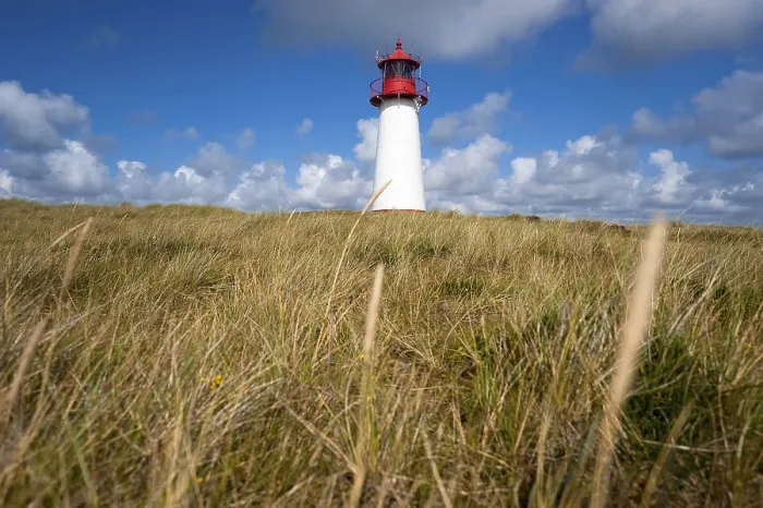 Stampa con cornice : Faro con cielo azzurro ad Ellenbogen Stampa con cornice : Faro con cielo azzurro ad Ellenbogen