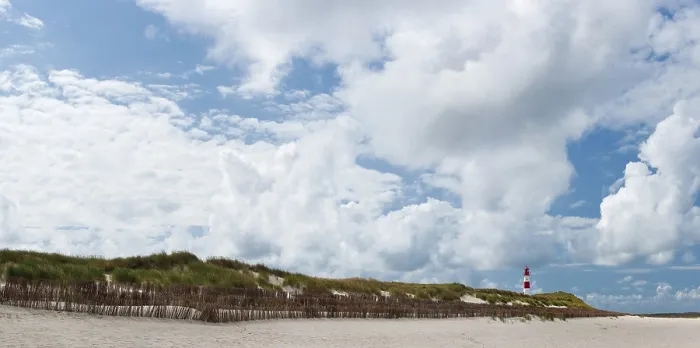 Stampa con cornice : Faro con cielo azzurro ad Ellenbogen