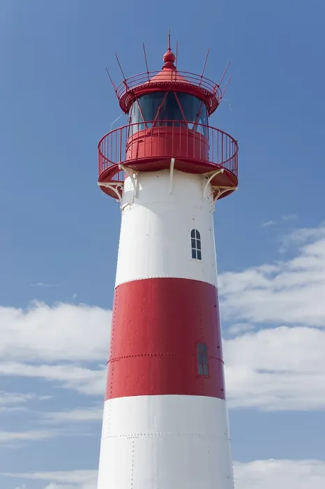 Stampa con cornice : Faro con cielo azzurro ad Ellenbogen.