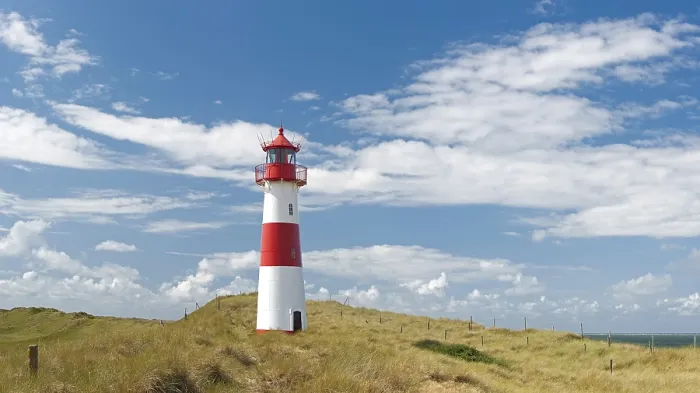 Stampa con cornice : Ellenbogen Lighthouse, Sylt Island, North Sea Coastline in Germany Stampa con cornice : Ellenbogen Lighthouse, Sylt Island, North Sea Coastline in Germany