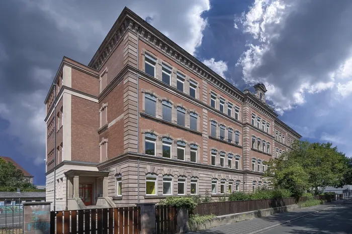 Stampa con cornice : Facciata principale della Sielschule.