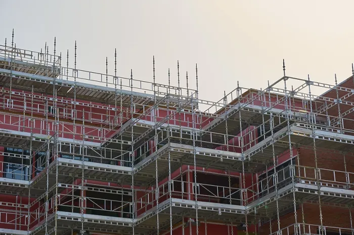 Stampa con cornice : Edificio a più piani in costruzione Stampa con cornice : Edificio a più piani in costruzione