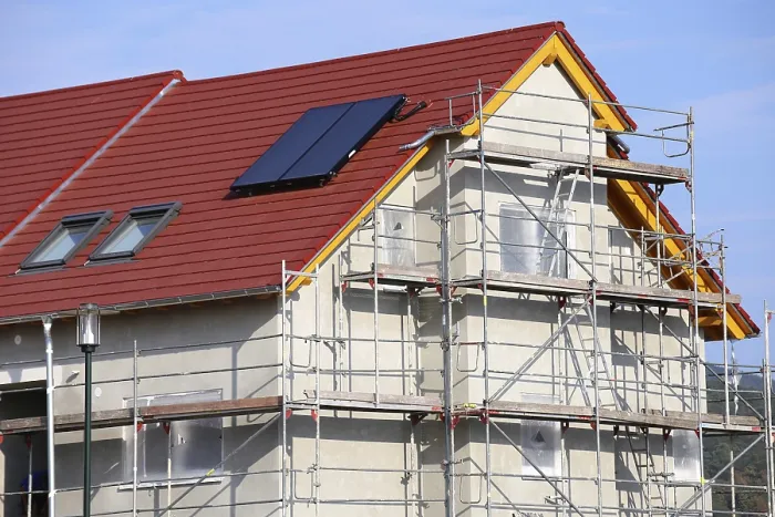 Stampa con cornice : Edificio nuovo con rendering di base completato dell'esterno Edificio nuovo con rendering di base completato dell'esterno Stampa con cornice : Edificio nuovo con rendering di base completato dell'esterno Edificio nuovo con rendering di base completato dell'esterno
