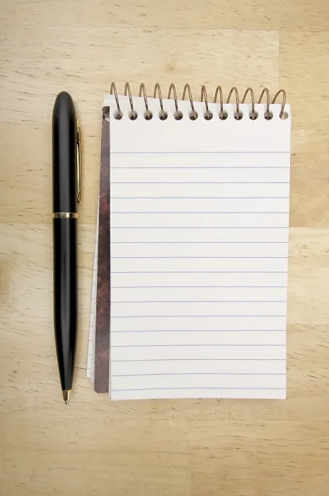 Stampa con cornice : Quaderno e penna. Stampa con cornice : Quaderno e penna.