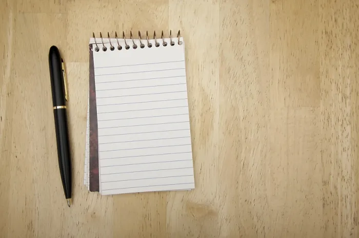 Stampa con cornice : Quaderno e matita