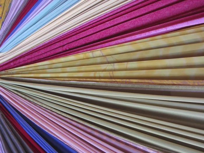 Stampa con cornice : Oggetti e forme in diversi colori.