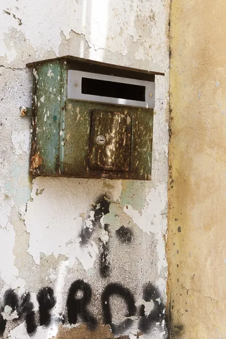 Stampa con cornice : Cassetta della posta vecchia. Stampa con cornice : Cassetta della posta vecchia.