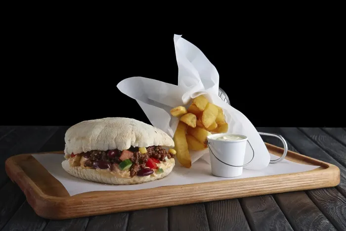 Stampa con cornice : Pane pita con ripieno fritto. Stampa con cornice : Pane pita con ripieno fritto.