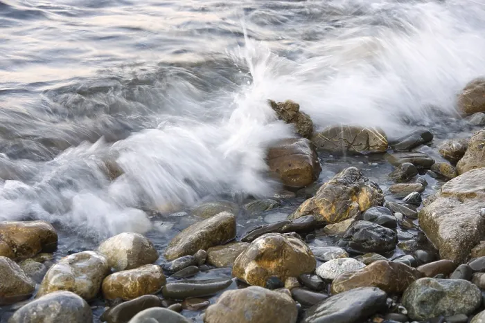 Stampa con cornice : Rocce e onde.