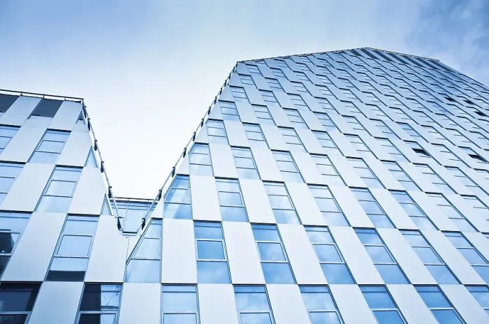 Stampa con cornice : Righe di finestre di un edificio moderno. Stampa con cornice : Righe di finestre di un edificio moderno.