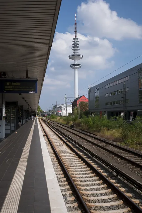 Stampa con cornice : Stazione, Torre TV, Sternschanze Stampa con cornice : Stazione, Torre TV, Sternschanze
