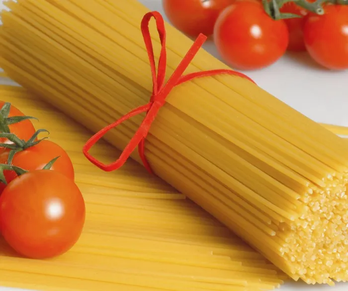 Stampa con cornice : Spaghetti con pomodori. Stampa con cornice : Spaghetti con pomodori.