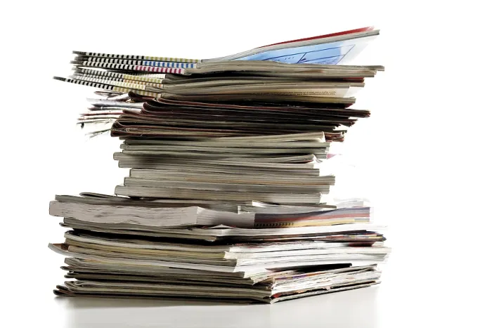 Stampa con cornice : Pile di riviste Stampa con cornice : Pile di riviste