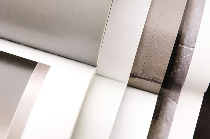 Stampa con cornice : Pile di riviste aperte