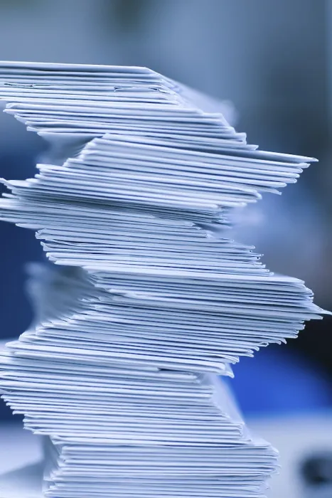 Stampa con cornice : Papieri accatastati