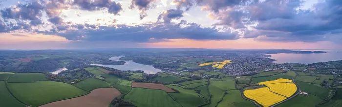 Stampa con cornice : Tramonto su Devon Fields e terre coltivate da un drone. Stampa con cornice : Tramonto su Devon Fields e terre coltivate da un drone.