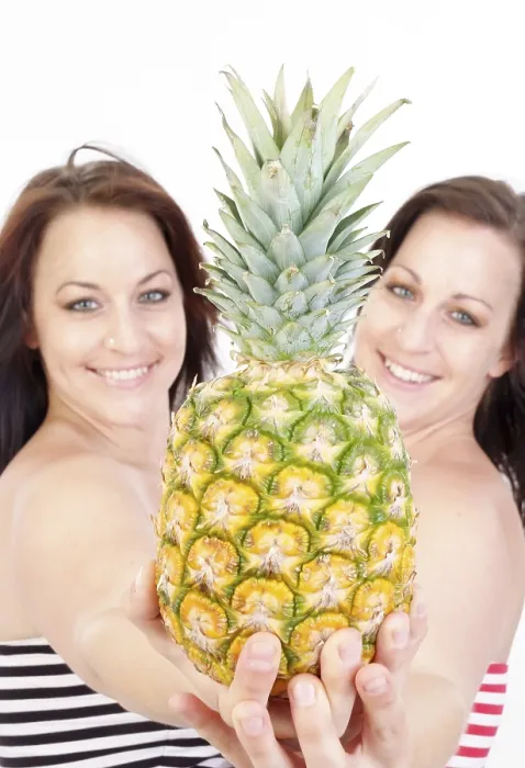 Stampa con cornice : Gemelli con ananas.