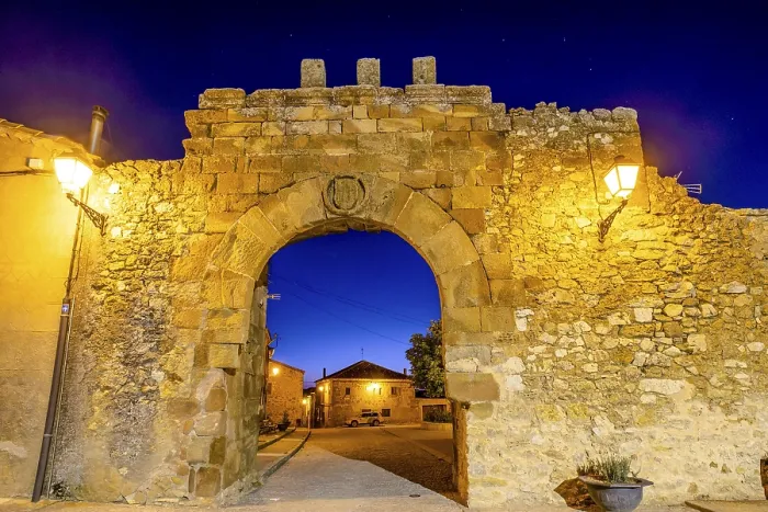 Stampa con cornice : Arco superiore - porta orientale, complesso murato medievale.