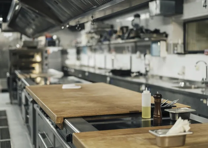 Stampa con cornice : Visuale anteriore cucina professionale. Stampa con cornice : Visuale anteriore cucina professionale.