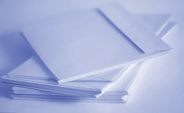Stampa con cornice : Buste bianche Stampa con cornice : Buste bianche