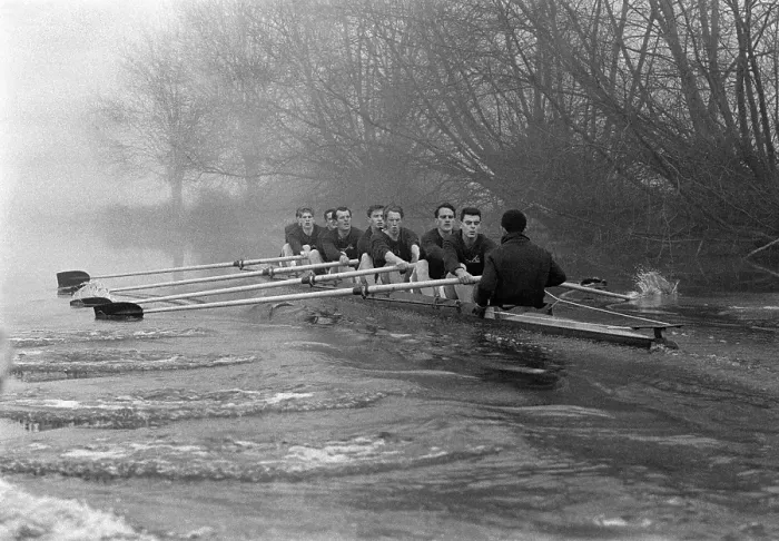 Stampa con cornice : Rowing. 9 marzo 1961 - Canottaggio - La squadra di canottaggio dell'Università Stampa con cornice : Rowing. 9 marzo 1961 - Canottaggio - La squadra di canottaggio dell'Università