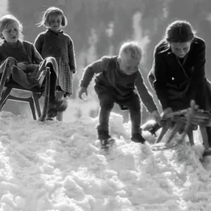 Children Sledging Children Sledging