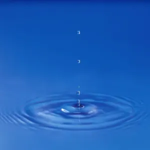 Water Droplets Print - Falling into Water Water Droplets Print - Falling into Water