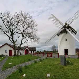 L'elfo windmill del conte di Roscomon nella regione della connemara in Irlanda repubblica Europa L'elfo windmill del conte di Roscomon nella regione della connemara in Irlanda repubblica Europa