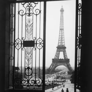 Trocadero View Eiffel Tower Print, circa 1925