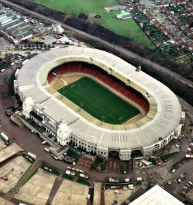 Stampe di Stadio di Wembley, Londra. Veduta aerea del vecchio campo sportivo. Il Wembley ha ospitato vari giochi tra cui la finale della Coppa del Mondo di calcio nel 1966 Immagini Correlate Stampe: Stadio Wembley 18030