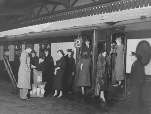 Victorian Era Transportation Stampe: Pullman passengers