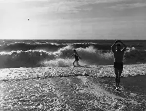 Travel Photography Beach Scenes Stampe: Beach Couple