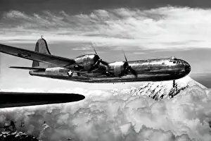 Stampe di Caccia da bombardamento Boeing B-29 Superfortezza di prototipo preso in un momento drammatico durante i voli di prova all'inizio Aerei E Aviazione Stampe: Cambiamento di progetto Boeing B-29 Superfortress prototipo da un aspo drammatico
