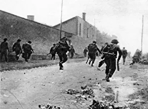 World War 2 Invasion Stampe: British Commandos Advancing in Normandy; Second World War, 1
