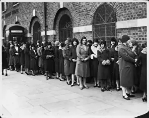 British Social History Prints Stampe: British Depression Queue