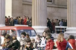 Famous British Landmarks Stampe: British Museum Crowd