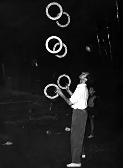 Vintage Circus Performer Stampe: Circus Juggler