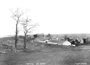 Stampe di Conlig - una vista dal livello delle acque, guardando giù sulla parte posteriore del villaggio. (Luogo: Irlanda Settentrionale; Contea di Down; Conlig) Data: circa inizio anni '900 In Basso Stampe: Conlig