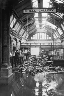 Natural History Museum Archive Stampe: Damage in Shell Gallery, 1940