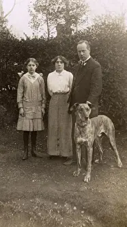 Historical Family Portrait Stampe: Family with Pointer