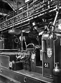 Lambeth Fire Station Stampe: Firefighter at the wheel of a fire engine
