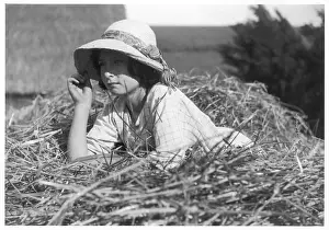Rustic Landscape Photography Stampe: Girl Lying on Haystack